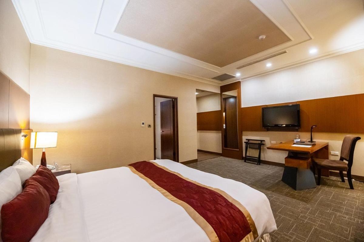 โกลเดน ทิวลิป - เอสเททิกส์ Hotel Zhunan ภายนอก รูปภาพ